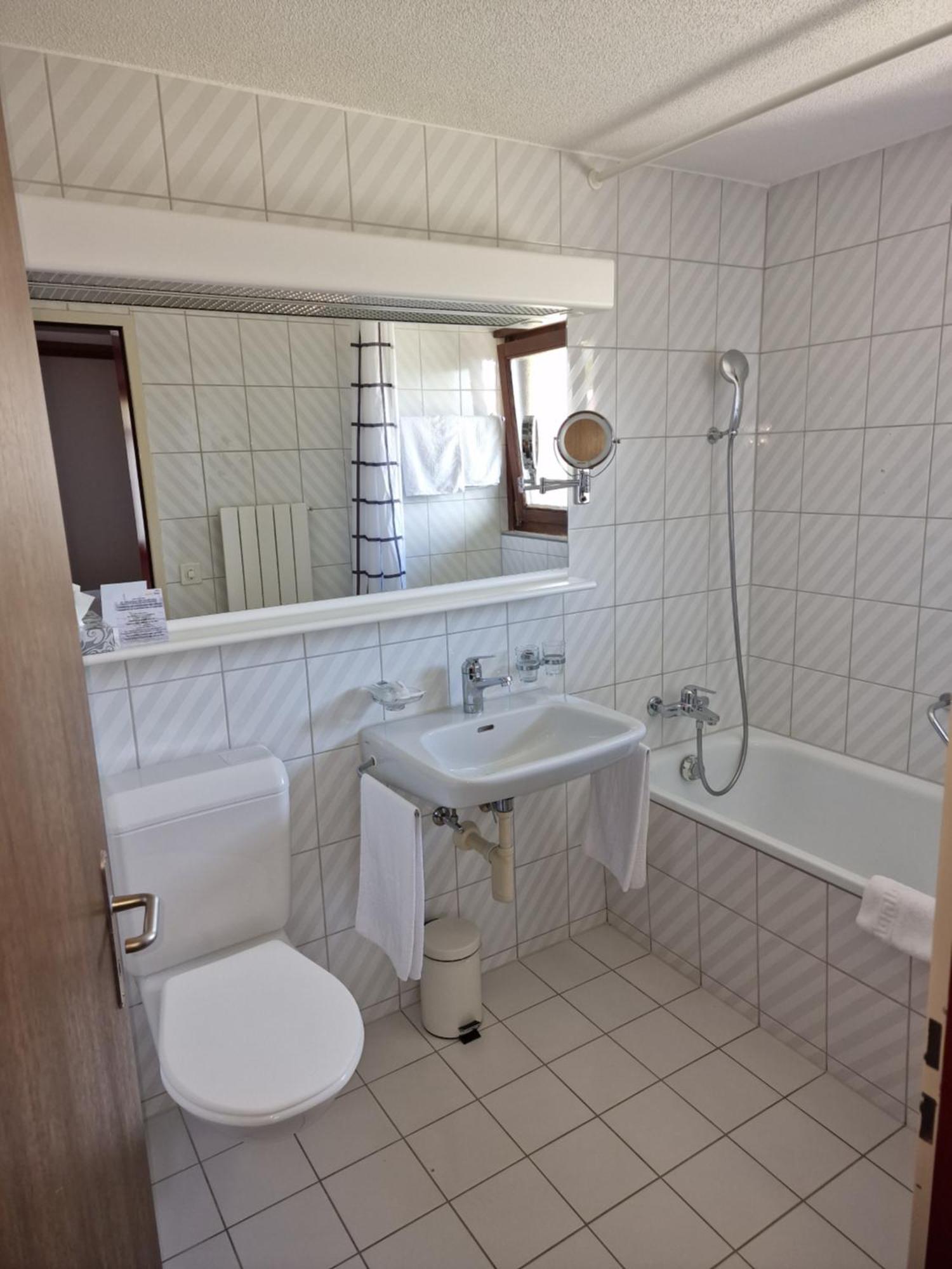 Hotel Alpha Thun Esterno foto