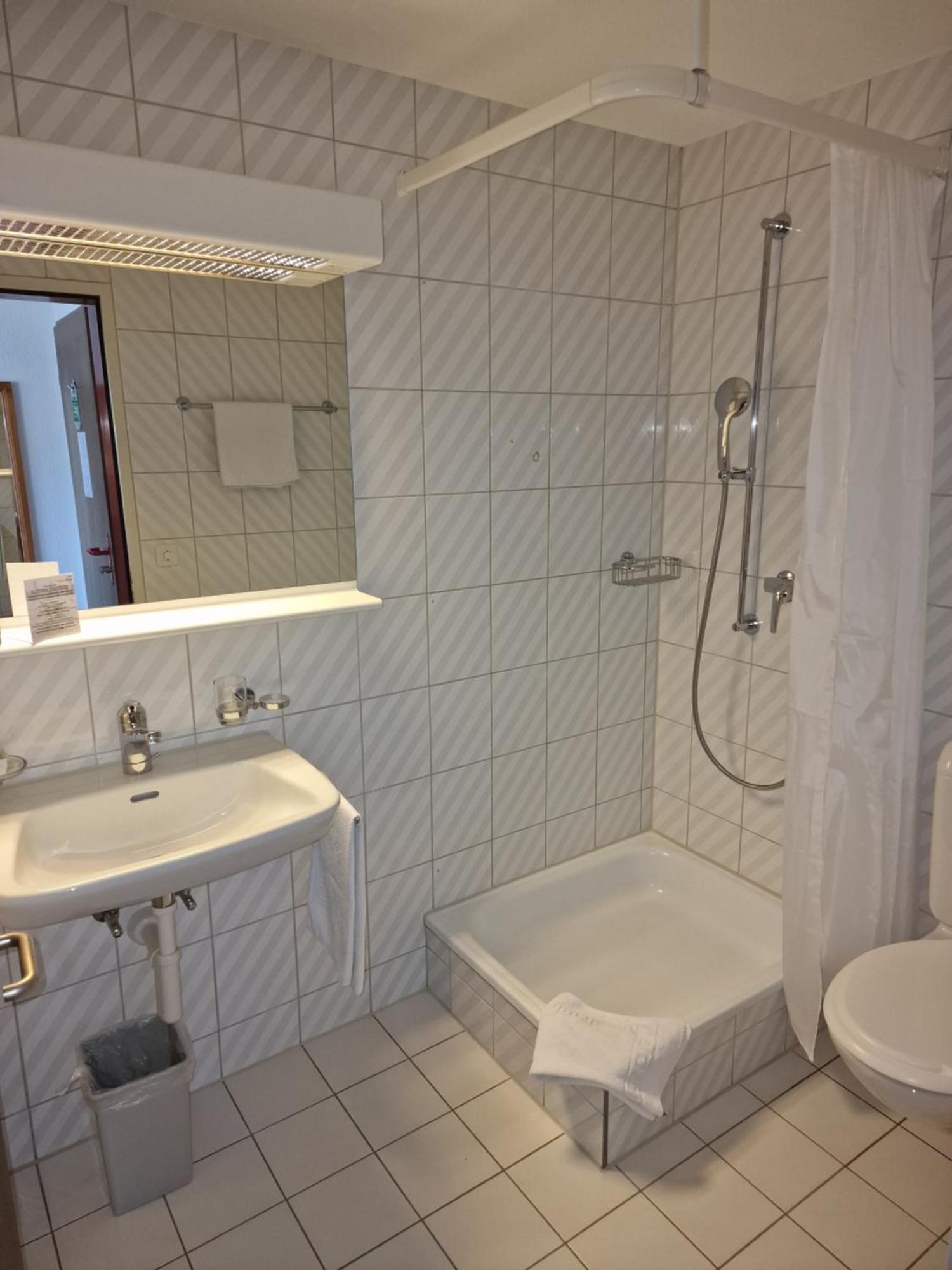 Hotel Alpha Thun Esterno foto