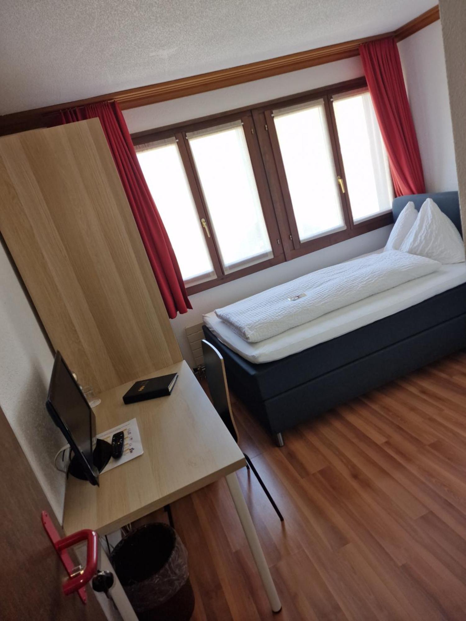 Hotel Alpha Thun Esterno foto